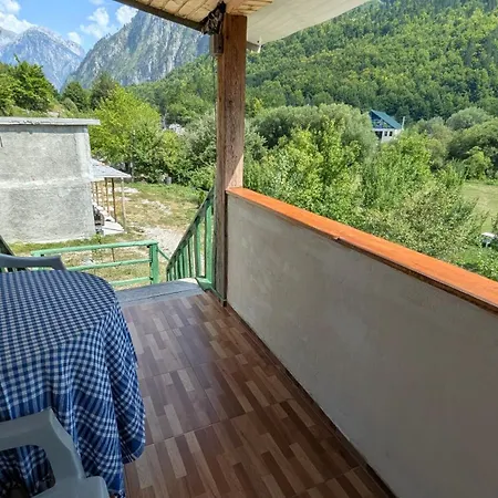 Guests House, Artani Pensión